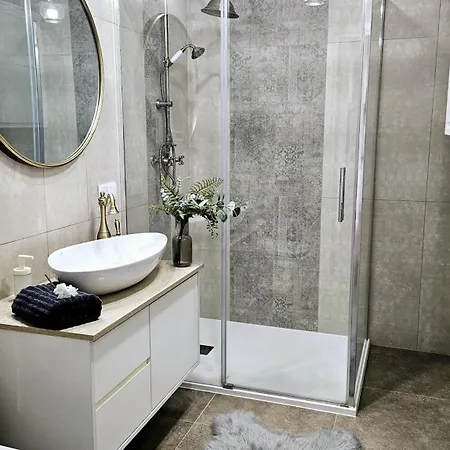 Active Gold Apartment *