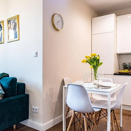 Active Gold Apartment