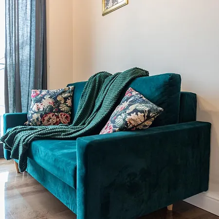 Active Gold Apartment *