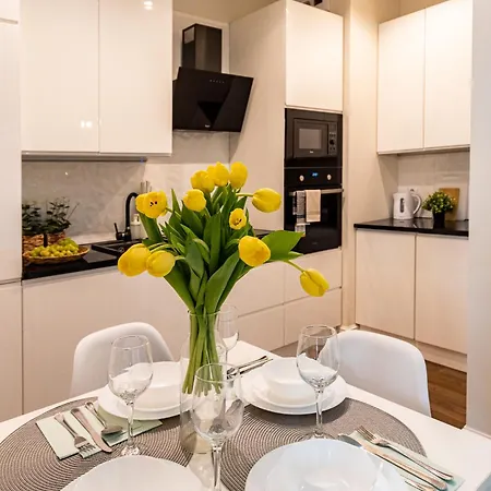 Active Gold Apartment *