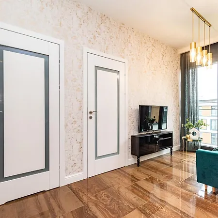 Active Gold Apartment *