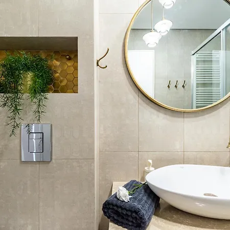 Active Gold Apartment *